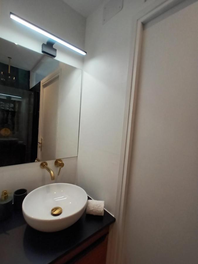 Paris Balcony Top Floor Room Extérieur photo