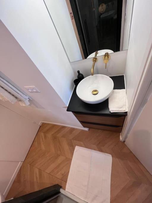 Paris Balcony Top Floor Room Extérieur photo